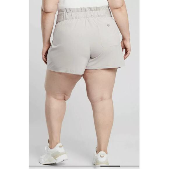 ATHLETA NWT Plus Size Skyline Short in Khaki // 22 2X - Picture 3 of 11